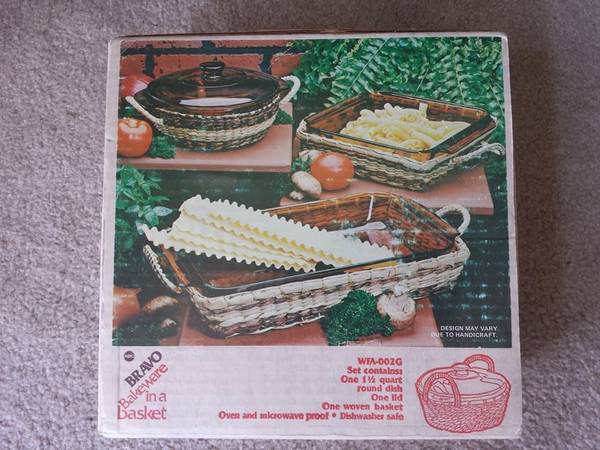 /// BRAVO BAKEWARE IN A BASKET CASSEROLE - NIB \\\ 1
