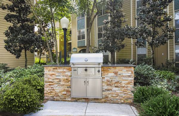 $1,595 / 2br - 1100ft2 - Don't Fumble This Upgraded Apartment! Apply Today! (River Ridge)63903770902530123