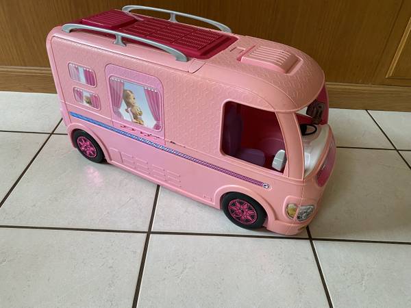 Barbie Camper 1