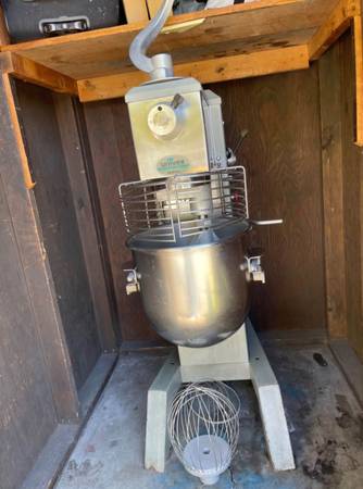 Univex SRM30+ 30-quart planetary flour mixer 1