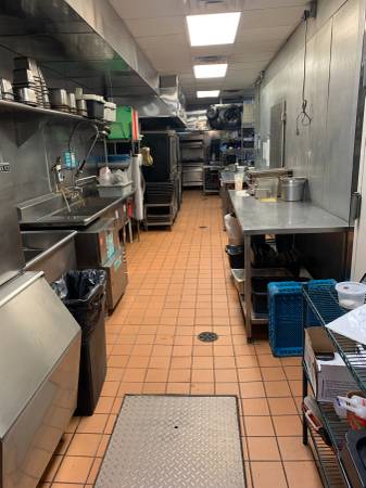 $6,500 / 2400ft2 - Restaurante completamente equipado con cocina de producción grande: ¡listo para usar desde el primer día! (Sunnyside)63698533457153124