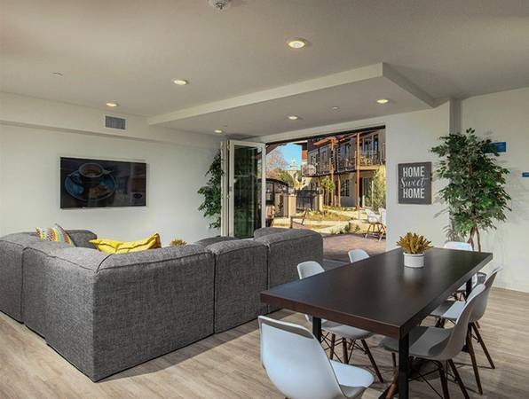 $2,600 / 1br - Luxury Surrounded by a Natural Creek - One Bedroom in Vista CA (Vista Village)63701586292993123