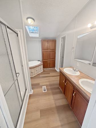 $1700.00 / 3br - 2126 Broomfield Road SE63617452951683124