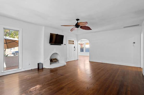 $3,400 / 3br - 1750ft2 - Charming pet-friendly 3 bedroom, 2 bathroom Spanish Colonial (Med Center)64044024765569122
