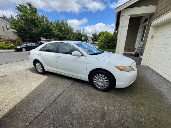 2009 Toyota Camry LE 40,000 millas en el motor nuevo - $4,700 (Edgewood)63622882231297122