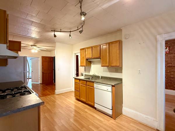 $2,600 / 2hab - 750ft2 - 2 hab con lavavajillas, patio privado, lavandería en el edificio. ¡Se aceptan gatos! Disponible AHORA (Boston - Allston - Mead St)63863137096067123