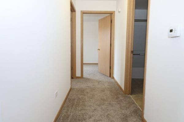 $1,570 / 2hab - 905ft2 - Apartamento de 2 habitaciones – Planta baja – Disponible ahora – ¡Sala de estar grande! (1947 Eagle Ridge Drive, Kenosha-Racine, IL)63846717309185123