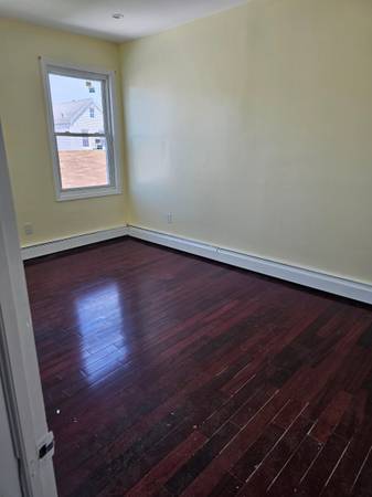 $2,000 / 1br - 800ft2 - 89TH STREET AND 55TH AVE ONE BEDROOM NEAR #M R #7 TRAIN AND 30MIN TO N (ELHHURST)63788505695873121