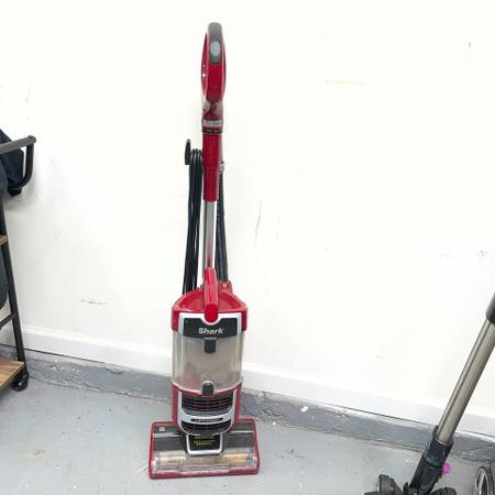 Shark Navigator Lift-Away Lightweight Bagless Corded HEPA Filter Uprig 1