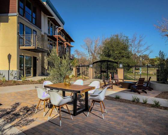 $2,600 / 1br - $500 DESCUENTO EN TU 1ER MES | Cerca de Cervecerías Ganadoras de Premios - 1 Dormitorio (Vista Village)63865592533505122