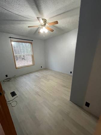 $1800.00 / 3br - 1400ft2 - Fully Renovated 3bed/2bath home w/ 30x60 Pole Barn on 1.4 acres w/ riv64037723454466122