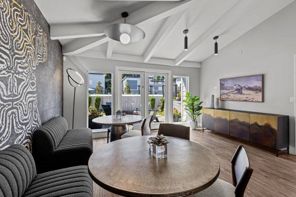 $3,387 / 3br - 1200ft2 - Your nest for fall is move-in ready! | Jacuzzi + in-home W/D! (Bellevue)63852483096963120
