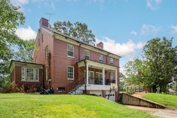 $1500.00 / 5br - 2000ft2 - Massive Colonial-Style Historic Duplex63993079846659121
