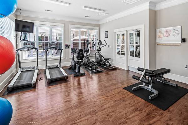 $1,855 / 3br - 1303ft2 - Dilworth Apartments- One Month FREE! (Asheville)64029376102658122