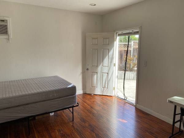 $1,000 / 1br - 175ft2 - Spacious room for rent south bay (santa clara)63667924383489122