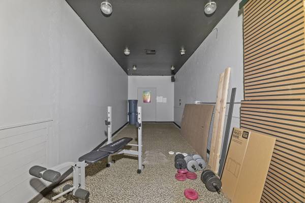 $450,000 / 6534ft2 - ¡Tu próximo local comercial te espera — ¡Espacio comercial prime en Medford! (Medford)64318775697665124