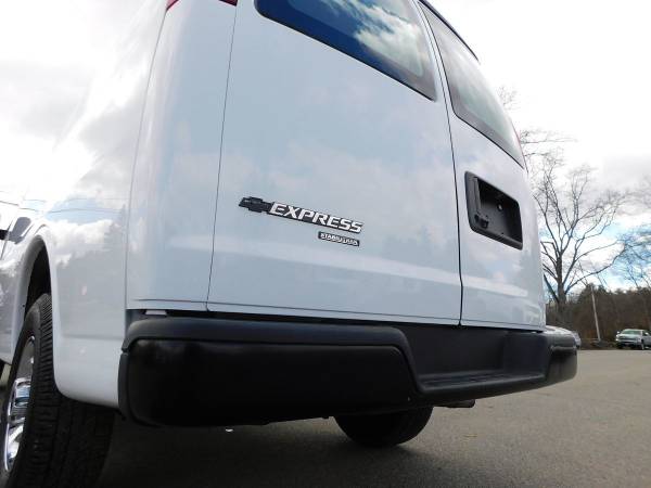 2015 Chevrolet Express - Photo 12