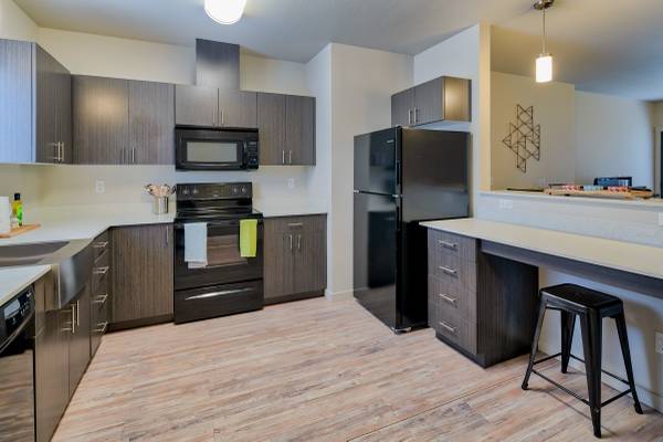 $1,588 / 2br - 890ft2 - This 2BR/1BA Apartment Has a Fully Equipped Kitchen & Six Weeks Free!! (Vancouver)63831396564355120