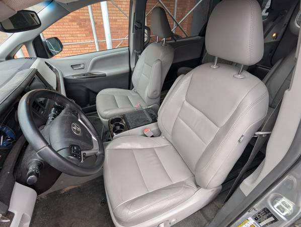 2017 Toyota sienna xle - $17,000 (crown heights)63654720066689124