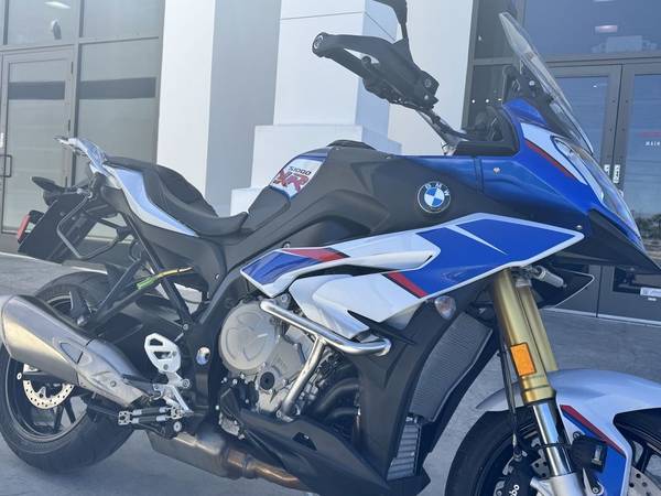 1 2018 BMW S 1000 XR White/Racing Blue/Red Premium 1