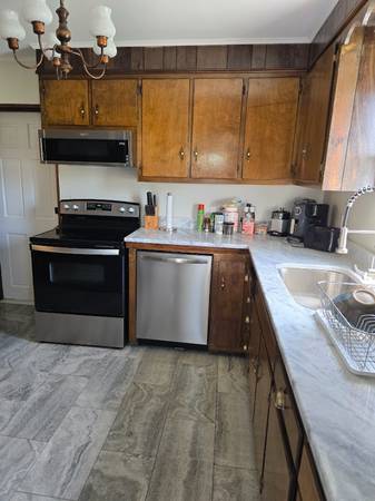 $675.00 / 1br - Charming Room in Bristol! - UTILITIES, INTERNET & MORE INCLUDED63786354549377121