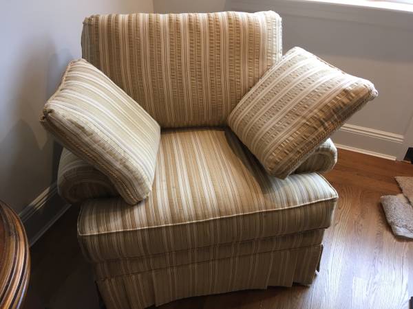 UPHOLSTERED ARM CHAIR THOMASVILLE 1