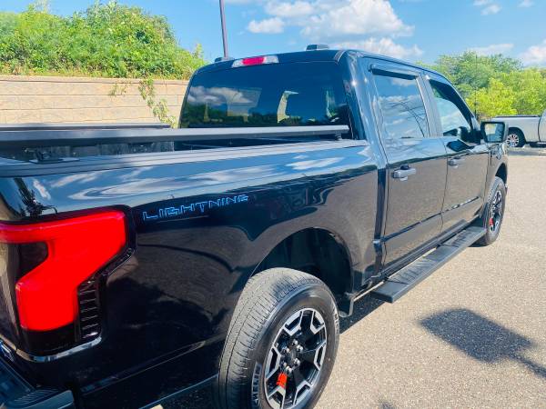 2022 Ford F150 Lightning Crew Cab-4wd, Negro, SOLO 34000 millas, ¡DIVERTIDO! - $35,99563470066403075122