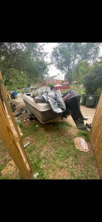 Sea Raider Boat with Mercury FourStroke 1