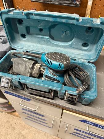Makita finishing sander 1