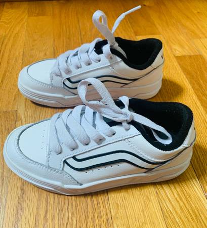 Vans Little Kids Hylane Shoe Size 1 US, Like New White Leather w Black Accents 1