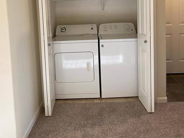$1,880 / 2br - 1094ft2 - Billiard room with kitchenette, Tile floors in kitchen and powder room (Kennewick)63662874915201123