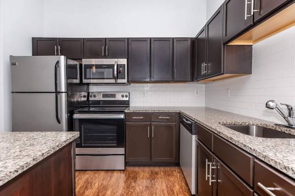 $1,670 / 1hab - 550ft2 - Casas contemporáneas con cocinas abiertas y abundante luz natural (24 C St, Laurel, MD)63694590877059122