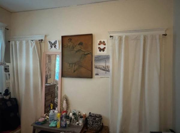 $950 / 3br - One bedroom for rent available mid October (South Boston)63699506930689123