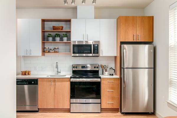 $1,895 / 2br - Sit Back & Relax! Your New Apartment Awaits @ Helena! (SE Portland, Hawthorne, Buckman)63820707839745121