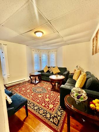 $1,800 / 2br - 1150ft2 - Spacious 2 Bedroom 1 bath Freshly Painted w/ Hardwoood fkoors (Lowell)64034777045633122
