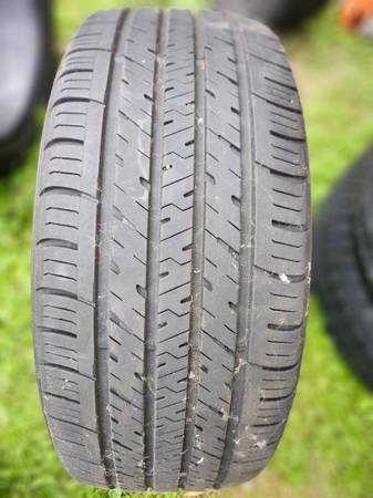 Neumático Geotour 225/45R18 usado - $45 (Tacoma)63471373138945120