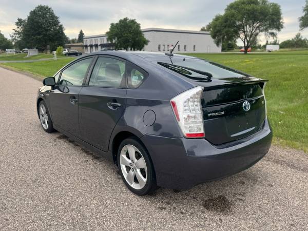 2010 Toyota Prius III - $7,450 (Minneapolis)63499549331713122