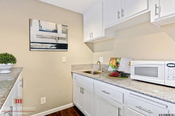 $1,895 / 408ft2 - ► Studio in Beverly Grove - $1000 Off - Hardwood Floors - A/C ◄ (Beverly Grove 90048)63701092663553123