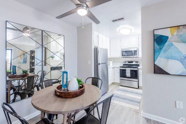 $1,499 / 1br - 569ft2 - Spacious 1 bedroom with washer and dryer! Move In Today $1000 off move (Sacramento)64043495869569121