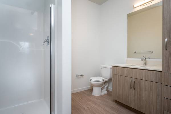 $2,099 / 2br - 1382ft2 - Gorgeous 1382 sq ft, 2 bed, 2.5 bath with a spectacular view! (Wood Village - 3 minute drive from McMenamins Edgefield)63672636973699122
