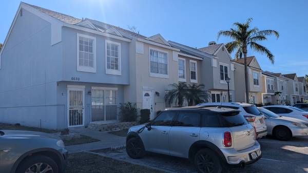 $2,000 / 2br - 1080ft2 - Pinebrook  Estates - 2/3 House available (Keen and 118th Ave. north)63976137655042120