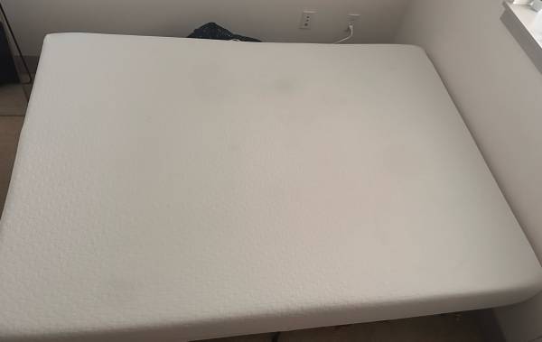 Zinus 8” Queen Green Tea Memory Foam Mattress – Used , in good condition 1