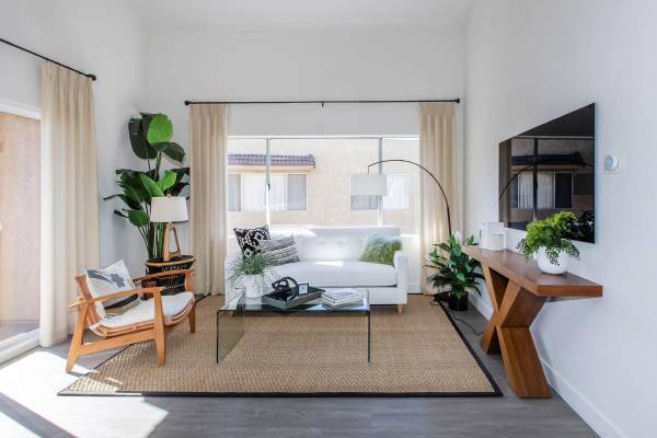$2,549 / 2br - 919ft2 - 2 Bed, 5 Refreshing Pools and Spas, Located in Canyon Country (18414 W. Jakes Way, Canyon Country, CA)63701110904705120