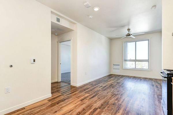 $1,424 / 1br - 550ft2 - Energy Efficient Appliance Package, Vinyl Flooring, Reading Lounge (oakland east)64049799679747123