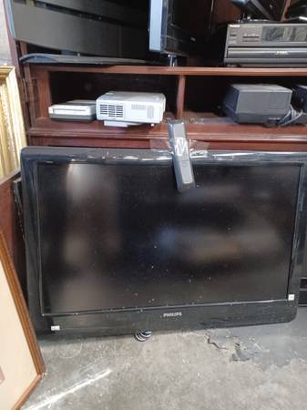 Phillips Used 30" TV Screen (includes wall rack and remote) 1