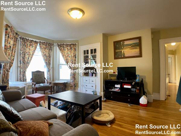 $3,300 / 3br - Spring Hill Spacious 3BR 1.5 Bath w/Parking, Free Laundry - 9/15 (Spring Hill/Davis Square)63856337372803124