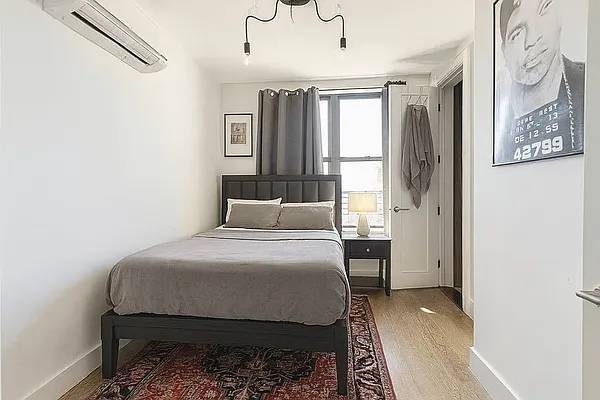 $3,650 / 3br - Renovated Three Bedroom Two Bathroom with Laundry and Central AC (Brooklyn)63689787753091124