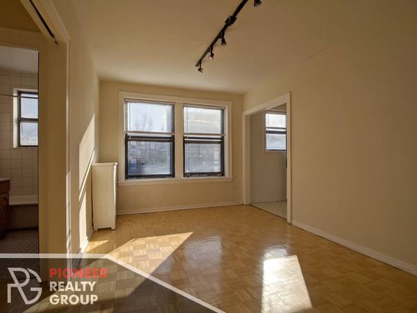 $1,225 Lakeview East Studio – $1,225 – Pioneer Verified | Hardwood Floors (Lakeview East)63918293579906120