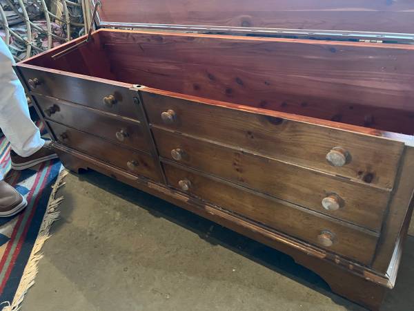 Beautiful lane trunk with cider interior 1