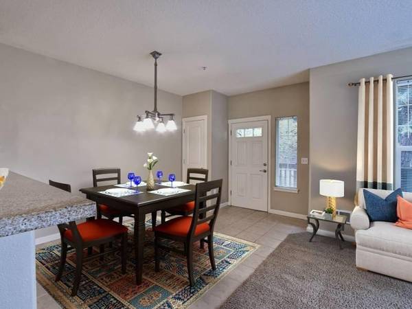 $1,995 / 2br - 1296ft2 - Stainless Steel Appliances, Washer/Dryer, Patio or Balcony63672654276739122